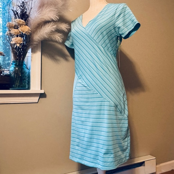 🆕 Kyodan Freedom Trail Dress Travel Aqua Blue Stripe Stetchy Short Sleeve 8 10 M - Picture 1 of 5